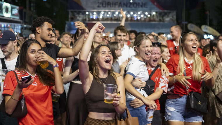 FUSSBALL FRAUEN EM 2025 VORRUNDE CHE NOR PUBLIC VIEWING