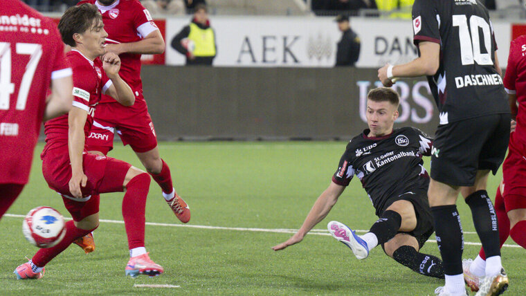 SCHWEIZ FUSSBALL THUN ST. GALLEN