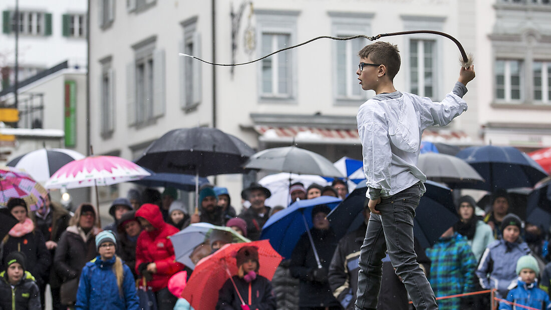 Beim "Priis-Chlepfä" in Schwyz darf auch der Nachwuchs seine Peitschenhiebe präsentieren. (Archivbild) 20240106073109261.jpg