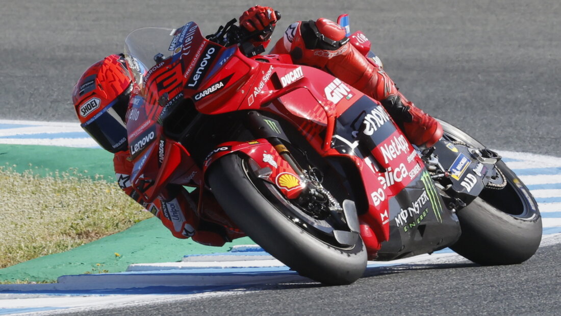 Marc Marquez unterwegs zum nächsten Sprintsieg auf seiner Ducati 20250426155311580.jpg