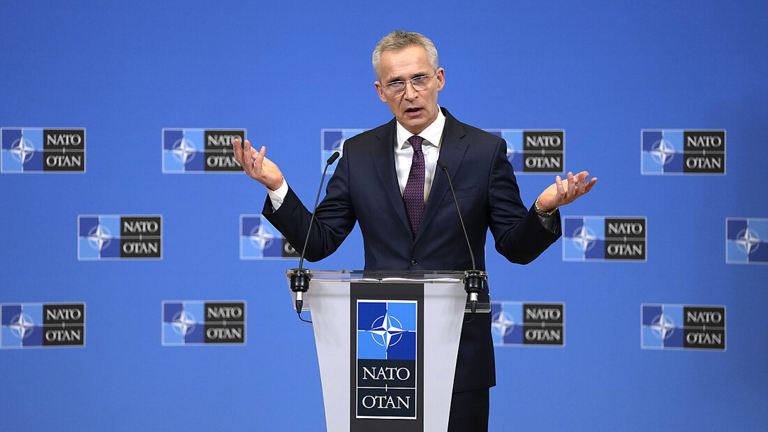 Jens Stoltenberg, Generalsekretär der NATO, spricht während der Vorstellung des Jahresberichts im NATO-Hauptquartier. Foto: Virginia Mayo/AP/dpa 20230321154503294.jpg