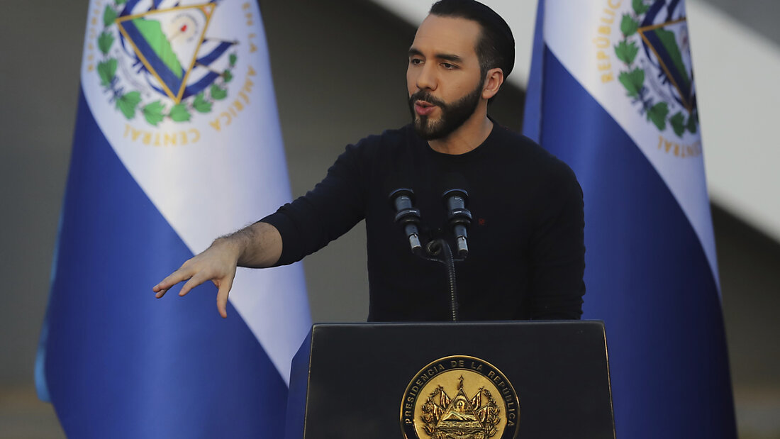 ARCHIV - El Salvadors Präsident Nayib Bukele hat seinem venezolanischen Amtskollegen einen Vorschlag gemacht. Foto: Salvador Melendez/AP/dpa 20250421032004384.jpg
