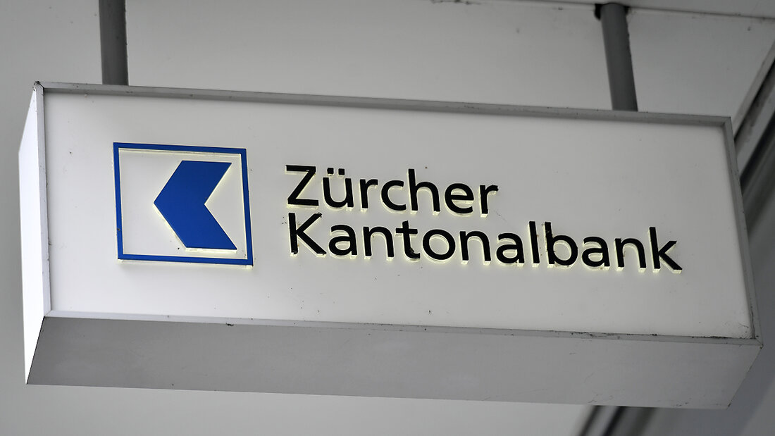 Die Zürcher Kantonalbank (ZKB) schafft ab dem 1. Januar 2024 die Jahresgebühren für Debitkarten und Privatkonten ab. Die Bank will damit ein Zeichen setzen. 20231220080217911.jpg